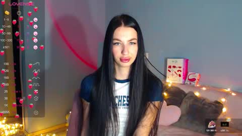Snapshot of karolina_hottie_ chatting on 09/13/25, 02:22 Kira online show from 09/13/25, 02:22
