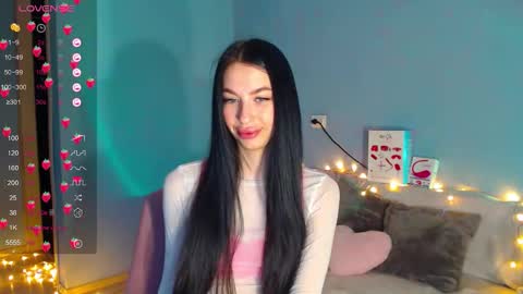 Snapshot of karolina_hottie_ chatting on 09/15/25, 02:22 Kira online show from 09/15/25, 02:22