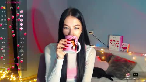 Snapshot of karolina_hottie_ chatting on 09/20/25, 01:06 Kira online show from 09/20/25, 01:06