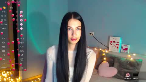 Snapshot of karolina_hottie_ chatting on 09/22/25, 02:13 Kira online show from 09/22/25, 02:13