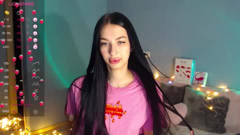 Snapshot of karolina_hottie_ chatting on 09/23/25, 02:25 Kira online show from 09/23/25, 02:25