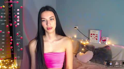 Snapshot of karolina_hottie_ chatting on 10/13/25, 02:00 Kira online show from 10/13/25, 02:00