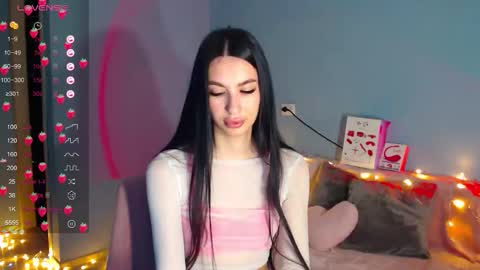 Snapshot of karolina_hottie_ chatting on 10/18/25, 01:52 Kira online show from 10/18/25, 01:52