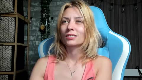 karoline121 online show from 09/18/25, 11:51