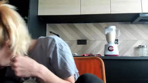 karoline121 online show from 10/04/25, 08:56