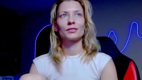 karoline121 online show from 10/13/25, 09:26