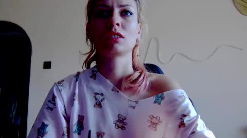 karoline121 online show from 11/02/25, 09:00