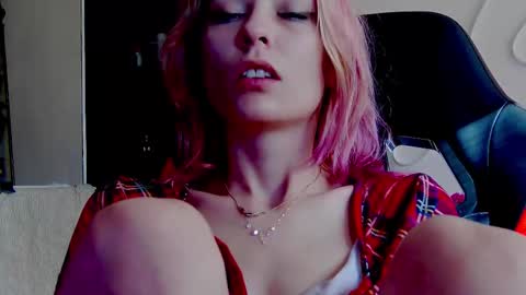 karoline121 online show from 11/24/25, 10:48