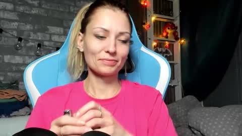 karoline121 online show from 12/15/25, 08:46