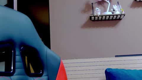 karoline121 online show from 12/18/25, 09:43