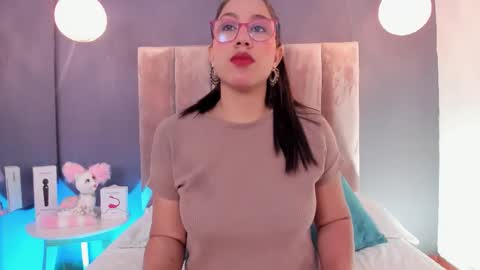 Karoline  online show from 09/16/25, 12:17