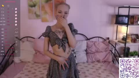 Snapshot of karoline__whitee chatting on 06/05/26, 10:15 Karoline online show from 06/05/26, 10:15