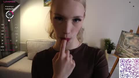 Snapshot of karoline__whitee chatting on 06/10/26, 10:19 Karoline online show from 06/10/26, 10:19