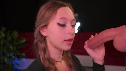 Caroline online show from 04/02/26, 12:30