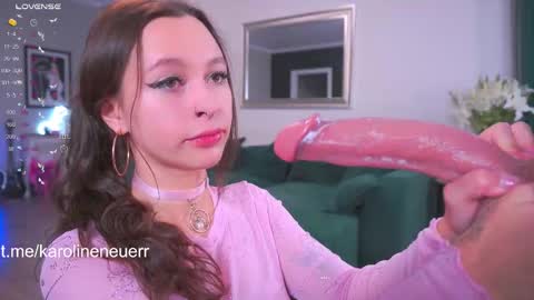 Snapshot of karolineneuer chatting on 09/29/25, 01:11 karolineneuer online show from 09/29/25, 01:11