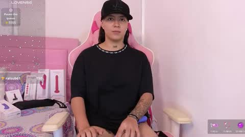 Snapshot of karollhorny chatting on 03/06/25, 07:54 Karol online show from 03/06/25, 07:54