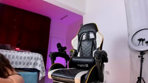Snapshot of karolsweet_ chatting on 06/22/26, 11:02 KarolSweet online show from 06/22/26, 11:02