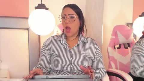 karolwest_ online show from 11/29/25, 11:24