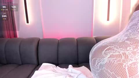 Karol online show from 10/24/25, 04:42