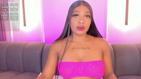Snapshot of karolwhite_ chatting on 06/26/26, 04:28 Karol online show from 06/26/26, 04:28