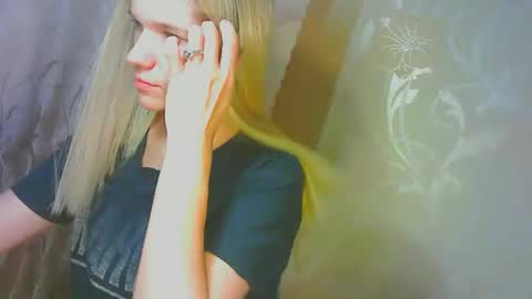 Snapshot of karolynafox chatting on 09/10/25, 10:15 Caroline Fox online show from 09/10/25, 10:15