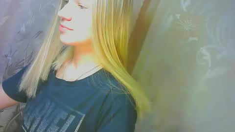 Snapshot of karolynafox chatting on 09/21/25, 08:38 Caroline Fox online show from 09/21/25, 08:38