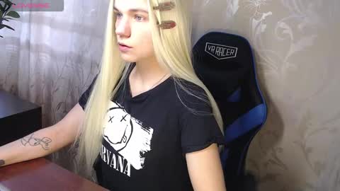 Snapshot of karolynafox chatting on 03/01/26, 09:11 Caroline Fox online show from 03/01/26, 09:11