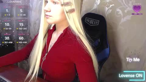 Snapshot of karolynafox chatting on 03/05/26, 11:39 Caroline Fox online show from 03/05/26, 11:39