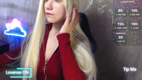 Snapshot of karolynafox chatting on 03/13/26, 09:05 Caroline Fox online show from 03/13/26, 09:05