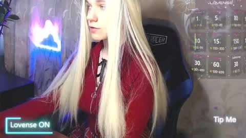 Snapshot of karolynafox chatting on 03/21/26, 09:03 Caroline Fox online show from 03/21/26, 09:03
