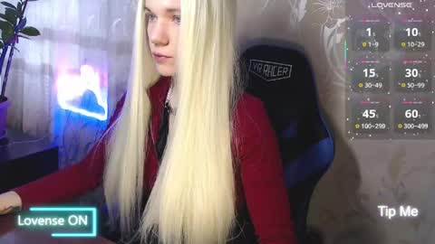 Snapshot of karolynafox chatting on 03/22/26, 08:07 Caroline Fox online show from 03/22/26, 08:07