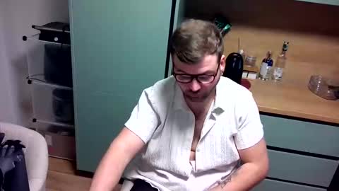 Snapshot of karry300 chatting on 11/19/25, 11:43 Karry300 online show from 11/19/25, 11:43