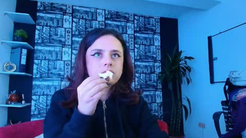 kassandra james online show from 04/07/26, 11:32