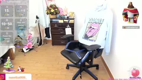 Snapshot of kat_ly_chan chatting on 12/20/24, 10:32 Kat       online show from 12/20/24, 10:32