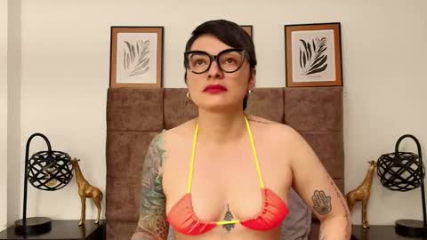 kat paradisse online show from 10/05/25, 07:45