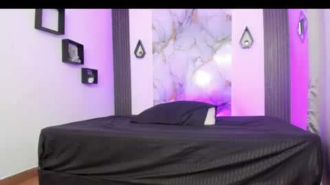 INDEPENDENT MODEL online show from 05/22/26, 12:11