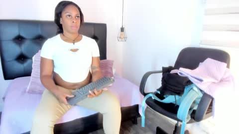 Snapshot of katalella___murillo chatting on 05/29/26, 12:25 katalella online show from 05/29/26, 12:25