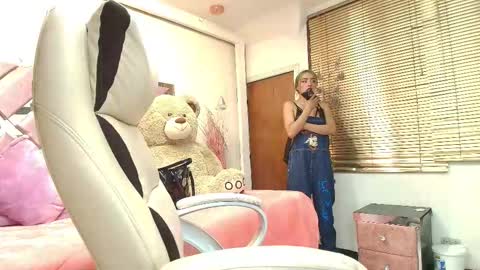 kataleya_bella online show from 11/19/25, 06:41