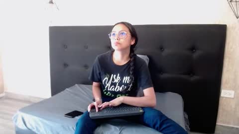 Katalina online show from 11/12/25, 01:33