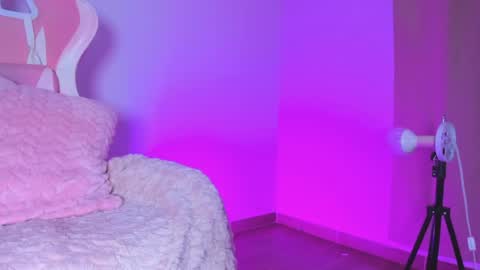 Snapshot of katalinaferreirax chatting on 04/28/26, 05:23 katalinaferreirax online show from 04/28/26, 05:23