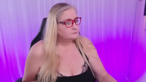 Kat D Sinclair online show from 02/04/25, 05:34