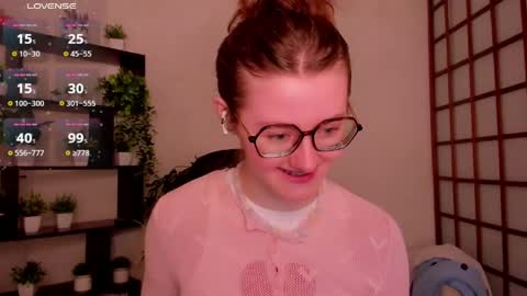 Snapshot of kate_cuddle chatting on 05/19/26, 02:18 Kate online show from 05/19/26, 02:18