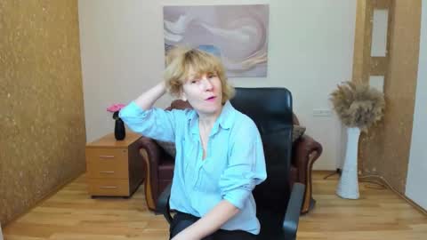 Snapshot of kate_jacksons chatting on 11/19/25, 08:03 Kate Jackson online show from 11/19/25, 08:03