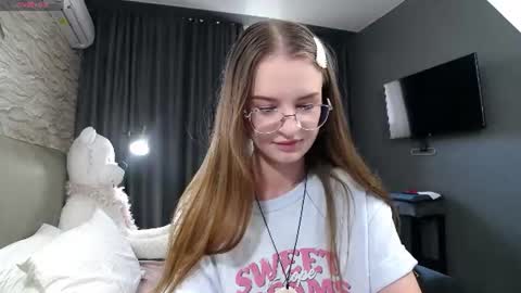 Snapshot of kate_jonson chatting on 07/17/26, 08:10 .Be kind and gentle with me and I will do my best for you. online show from 07/17/26, 08:10