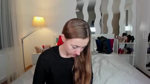 kate_redgar online show from 02/17/25, 10:18