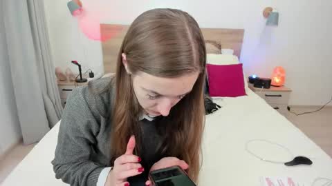 kate_redgar online show from 10/06/25, 07:28