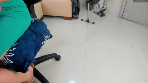 kate_roose online show from 01/25/25, 02:03