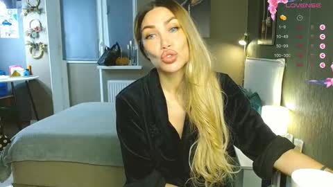 Therapist online show from 12/01/25, 04:17