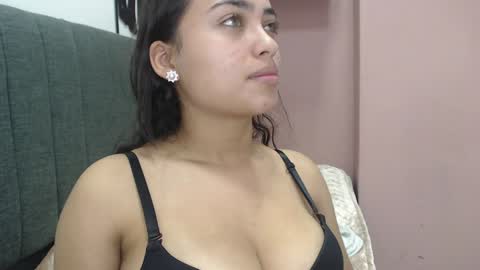 Snapshot of kate_stam chatting on 12/12/24, 01:39 Kari online show from 12/12/24, 01:39