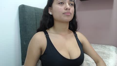 Snapshot of kate_stam chatting on 02/08/25, 04:36 Kari online show from 02/08/25, 04:36